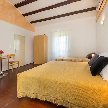 House Justina -labin-quiet Place