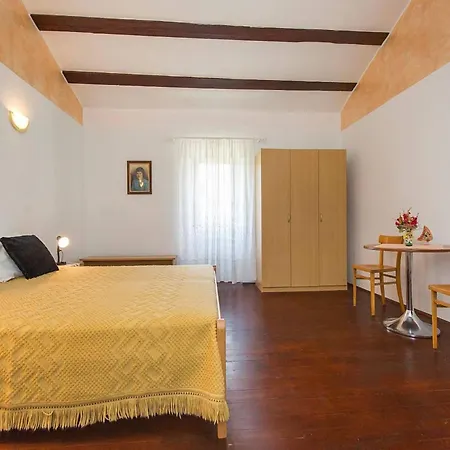 House Justina -labin-quiet Place