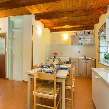 House Justina -labin-quiet Place Holiday home *